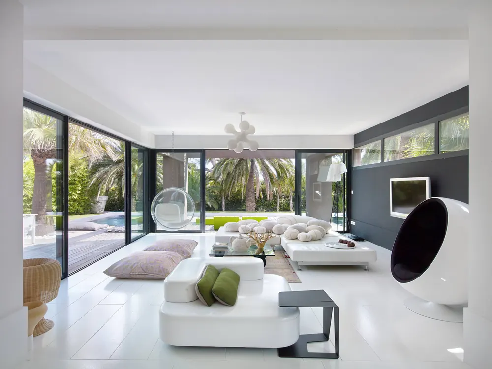 Renovated white villa with swimming pool and lawn in Gran Canaria